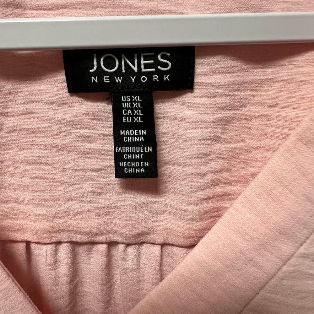 Jones New York Light Pink V-Neck Blouse, EUC, Size XL - Picture 4 of 5
